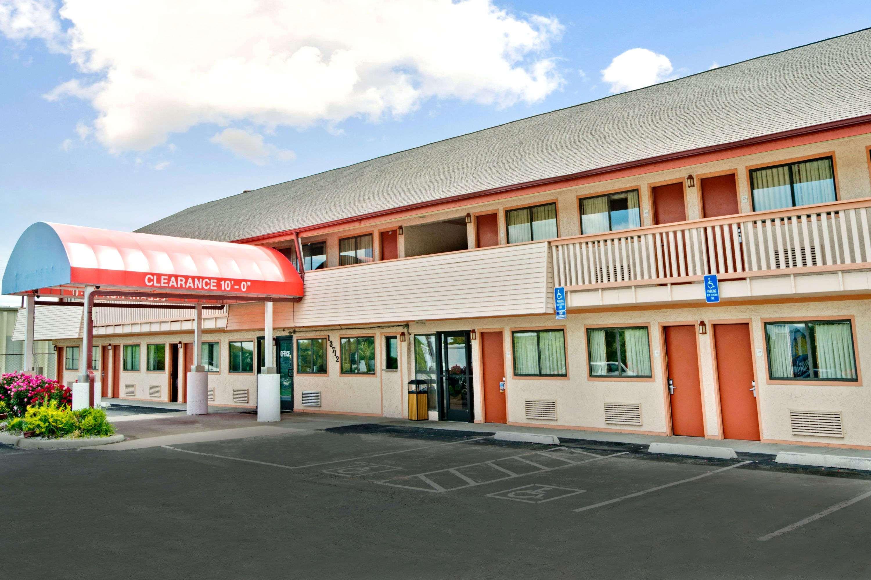 Days Inn By Wyndham Independence Buitenkant foto