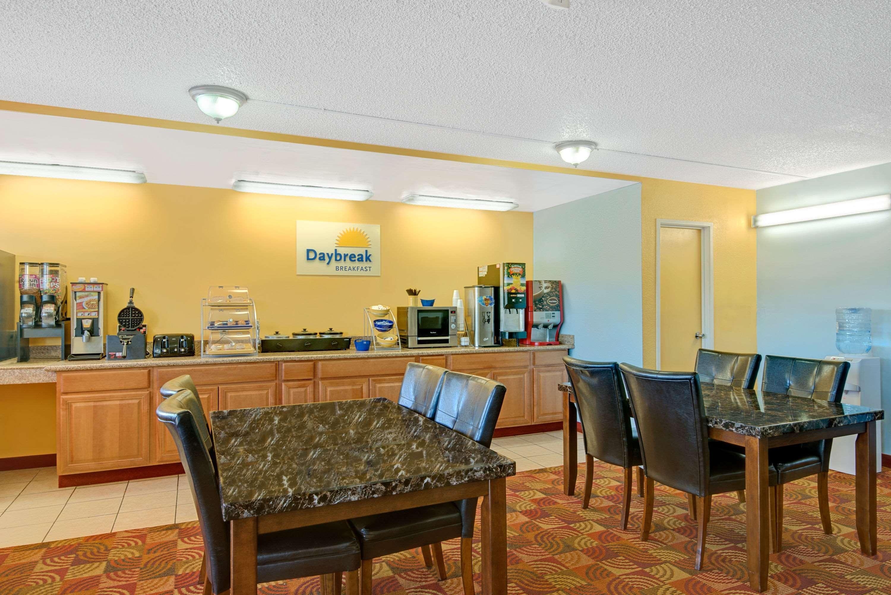Days Inn By Wyndham Independence Buitenkant foto