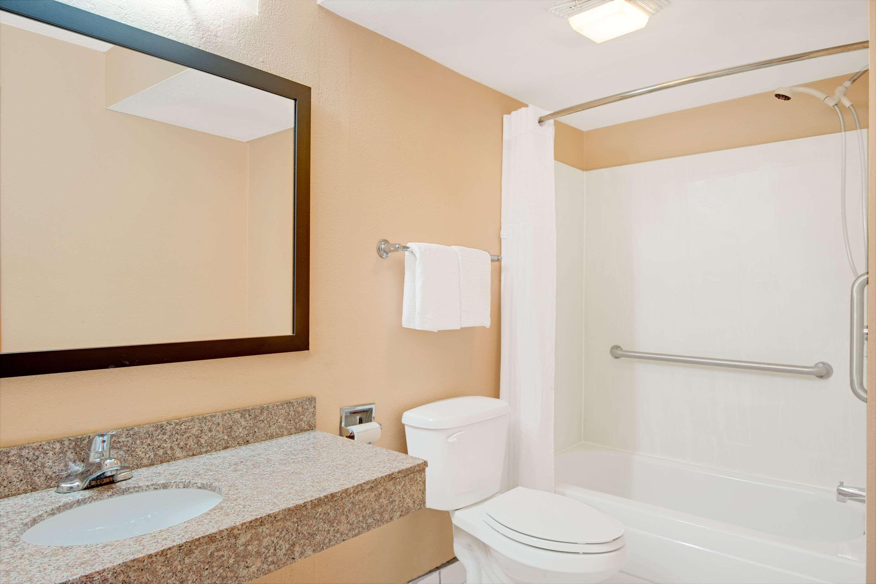 Days Inn By Wyndham Independence Buitenkant foto