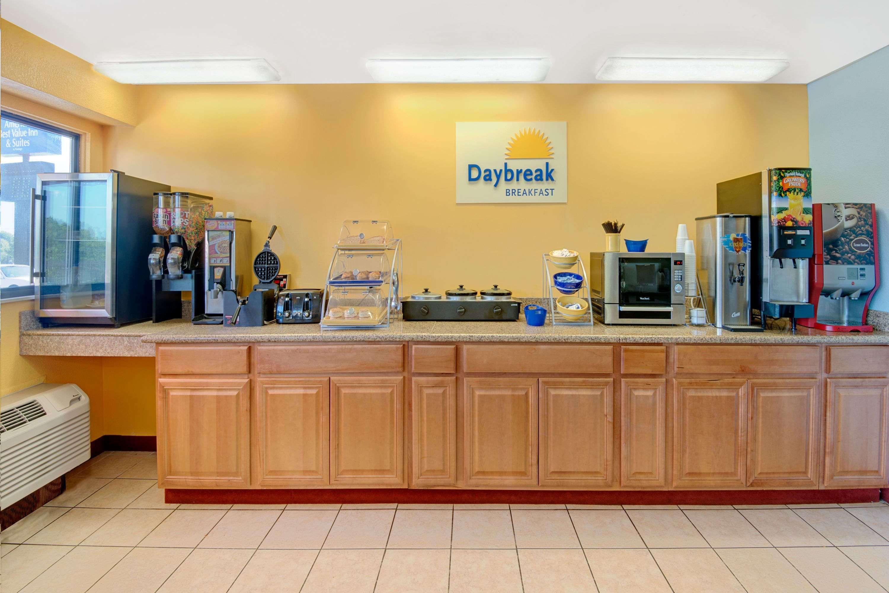Days Inn By Wyndham Independence Buitenkant foto