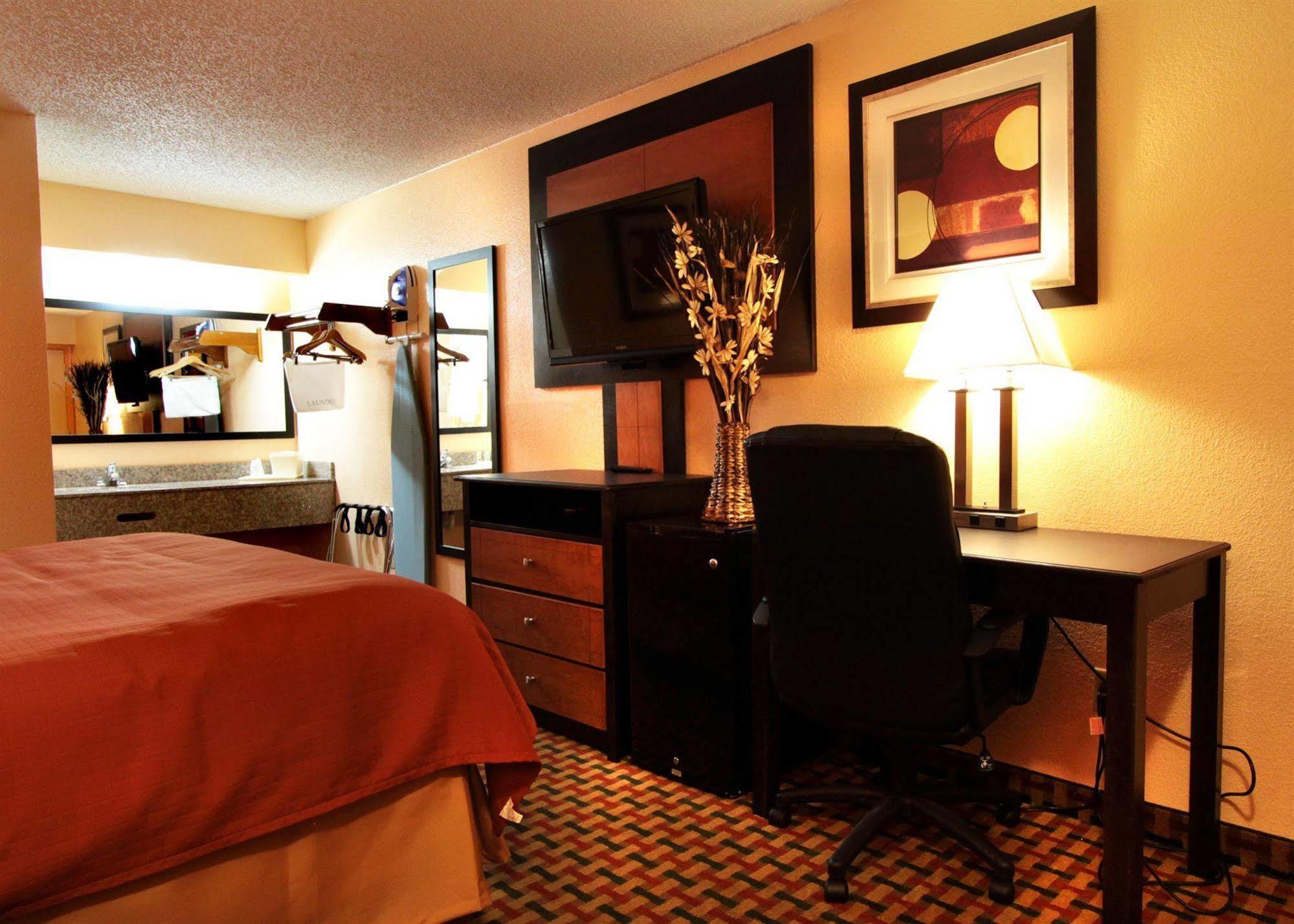 Days Inn By Wyndham Independence Buitenkant foto
